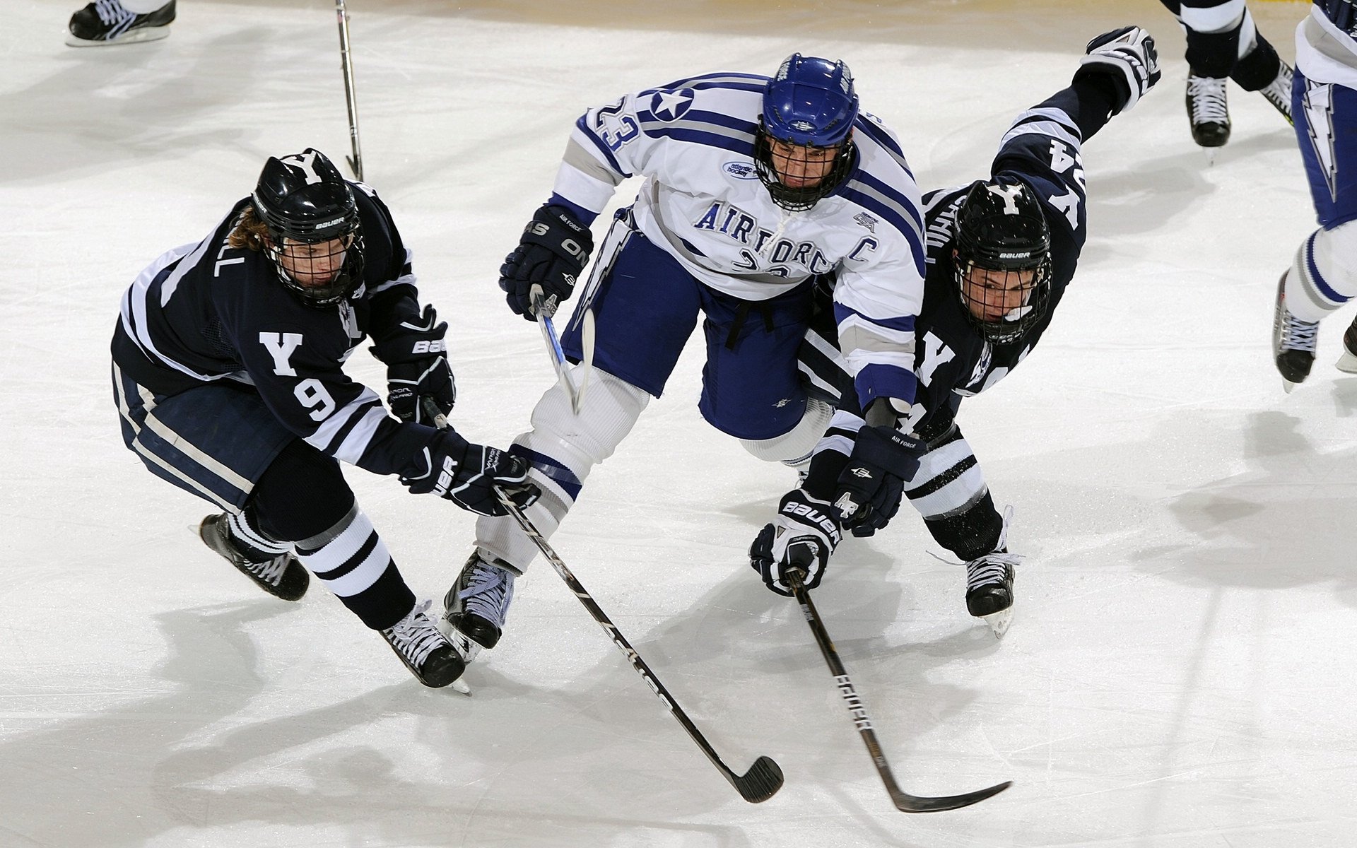 开云体育备用链接-约翰·恩多耶-布鲁阿尔泳池内外双重突破，布鲁诺·恩里克